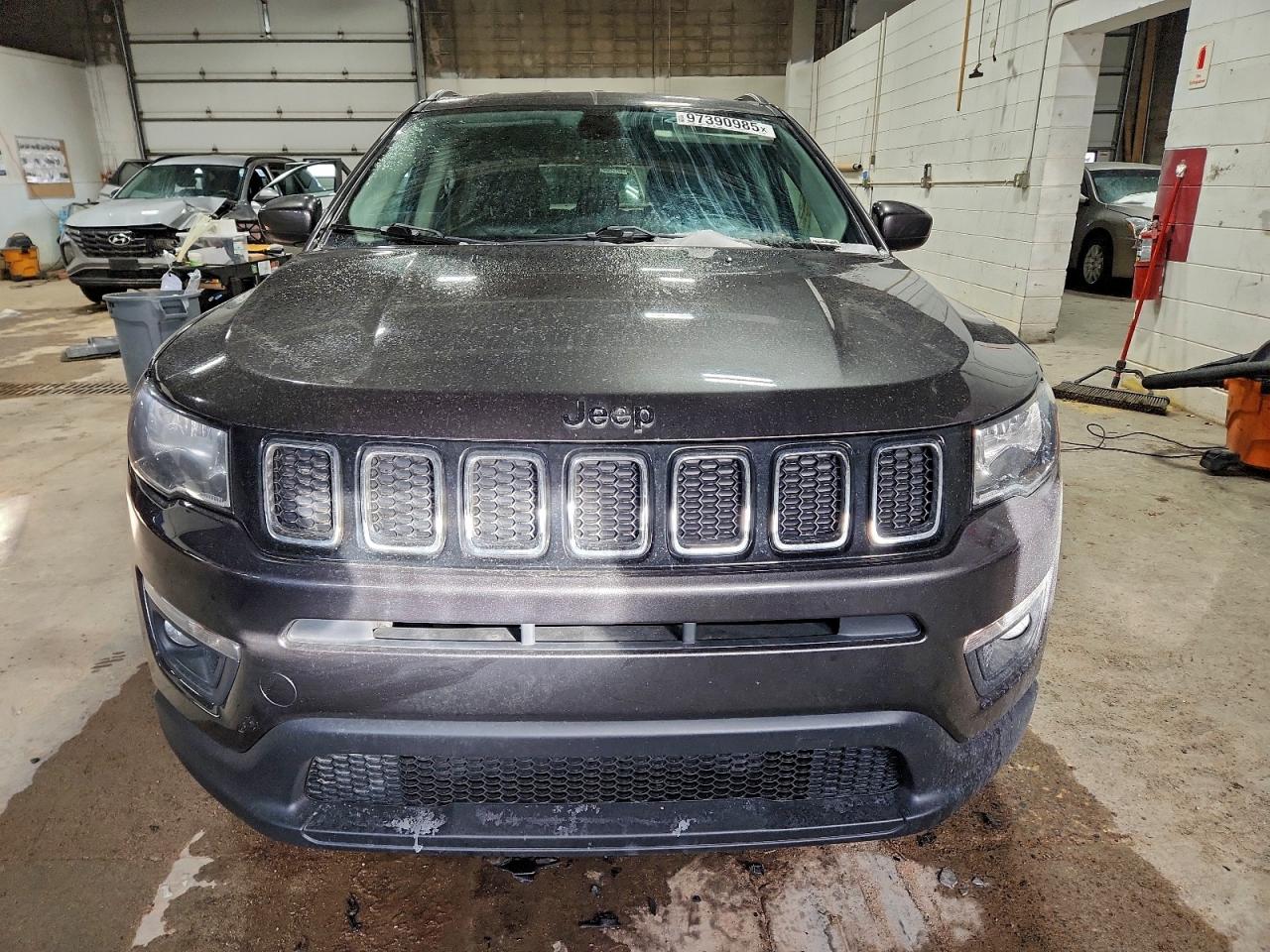 2018 Jeep Compass Latitude VIN: 3C4NJDBB0JT423285 Lot: 97390985