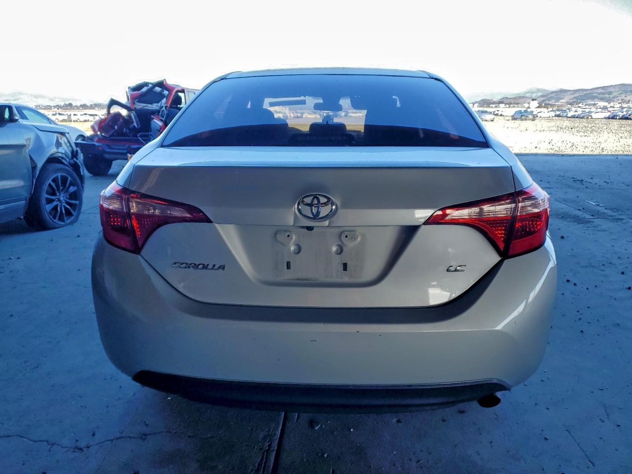 2018 Toyota Corolla L VIN: 5YFBURHE1JP844718 Lot: 94788595