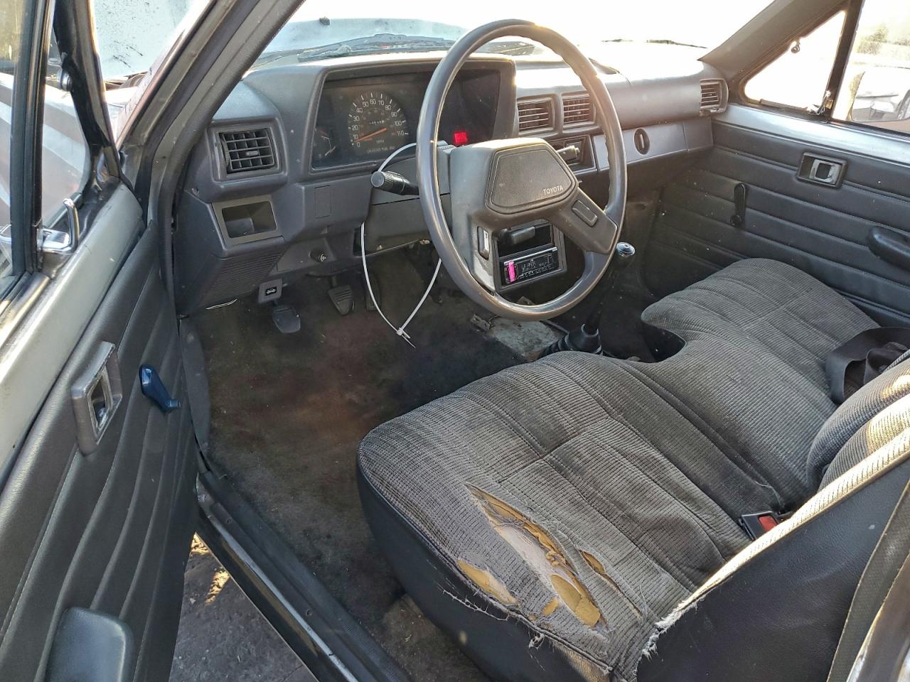 1987 Toyota Pickup Xtracab Rn70 Dlx VIN: JT4RN70DXH0032048 Lot: 96103695