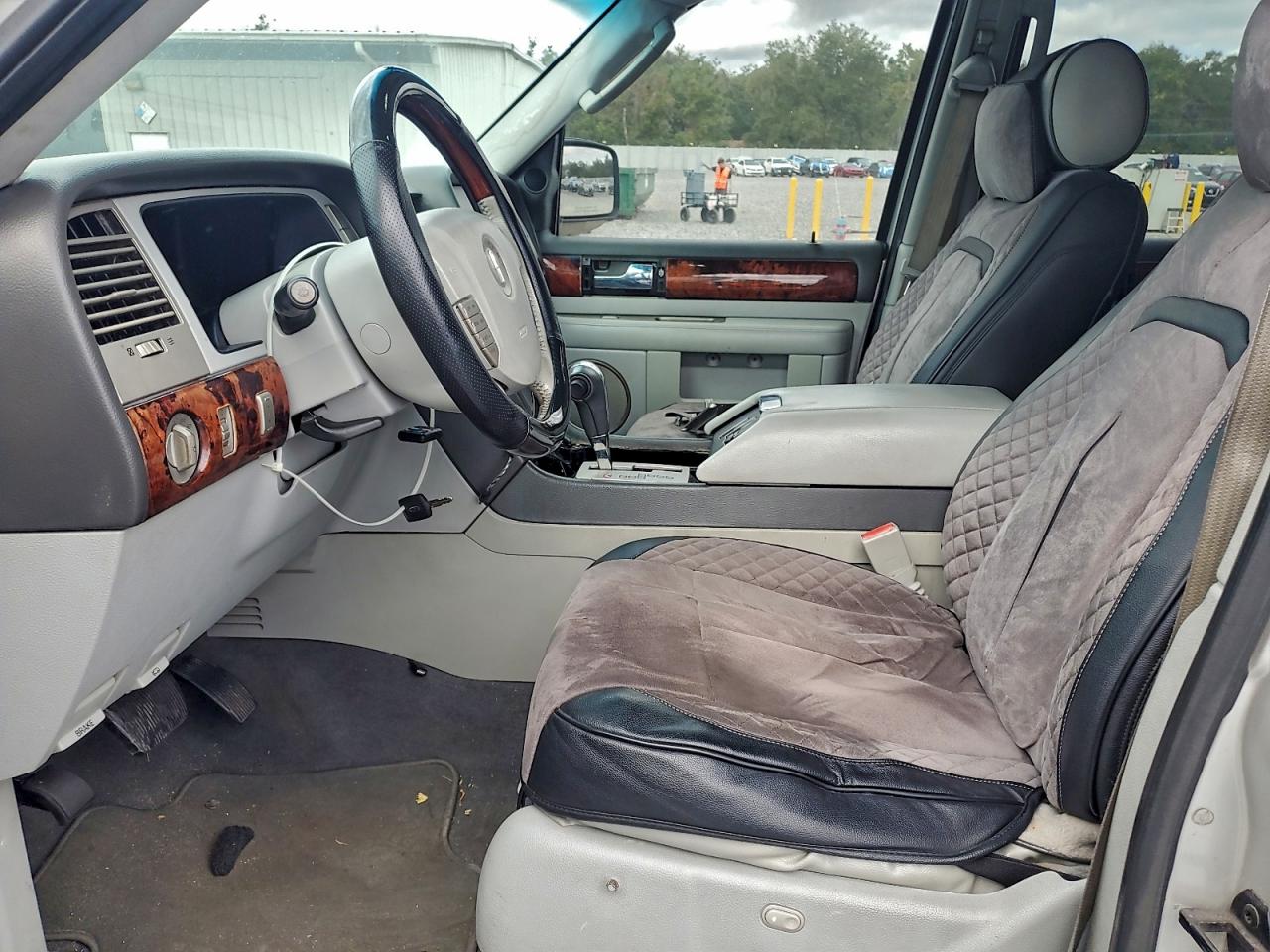 2006 Lincoln Navigator VIN: 5LMFU28556LJ17986 Lot: 94752845