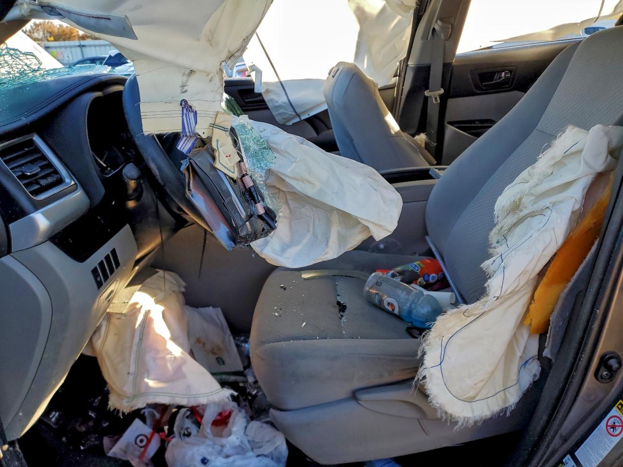 2015 Toyota Highlander Le VIN: 5TDBKRFH0FS086145 Lot: 93480645