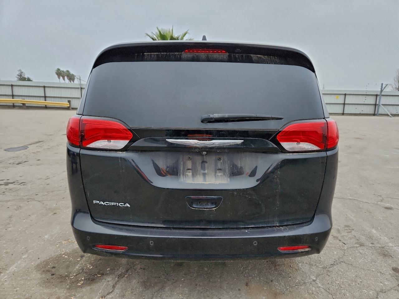 2017 Chrysler Pacifica Lx VIN: 2C4RC1CGXHR565774 Lot: 95929725