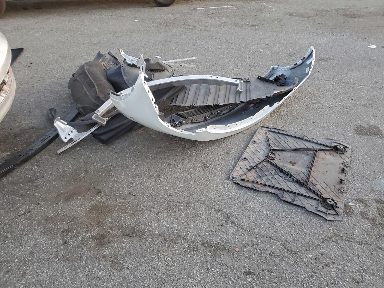 2024 Tesla Model Y VIN: 7SAYGDEE5RF079225 Lot: 94794855