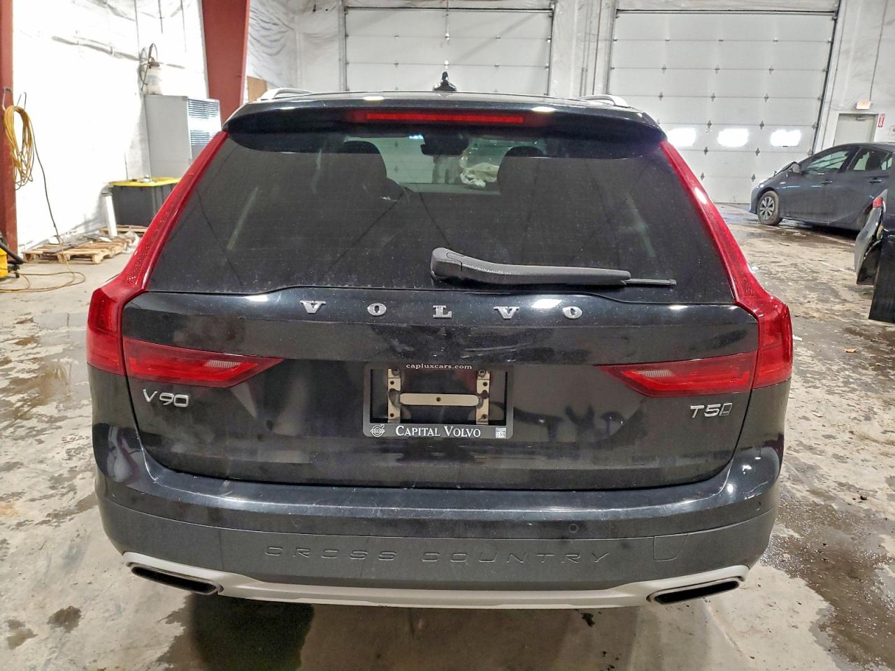 2018 Volvo V90 Cross Country T5 Momentum VIN: YV4102NK9J1022906 Lot: 93942925