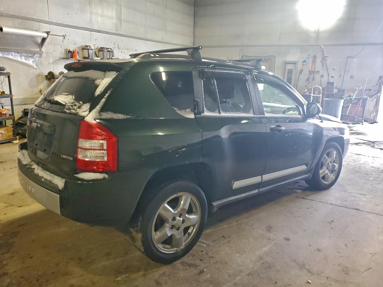 2010 Jeep Compass Limited VIN: 1J4NF5FB7AD611237 Lot: 96935285