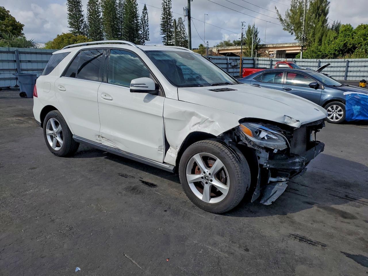 Фото: 4JGDA5JB8JB153691