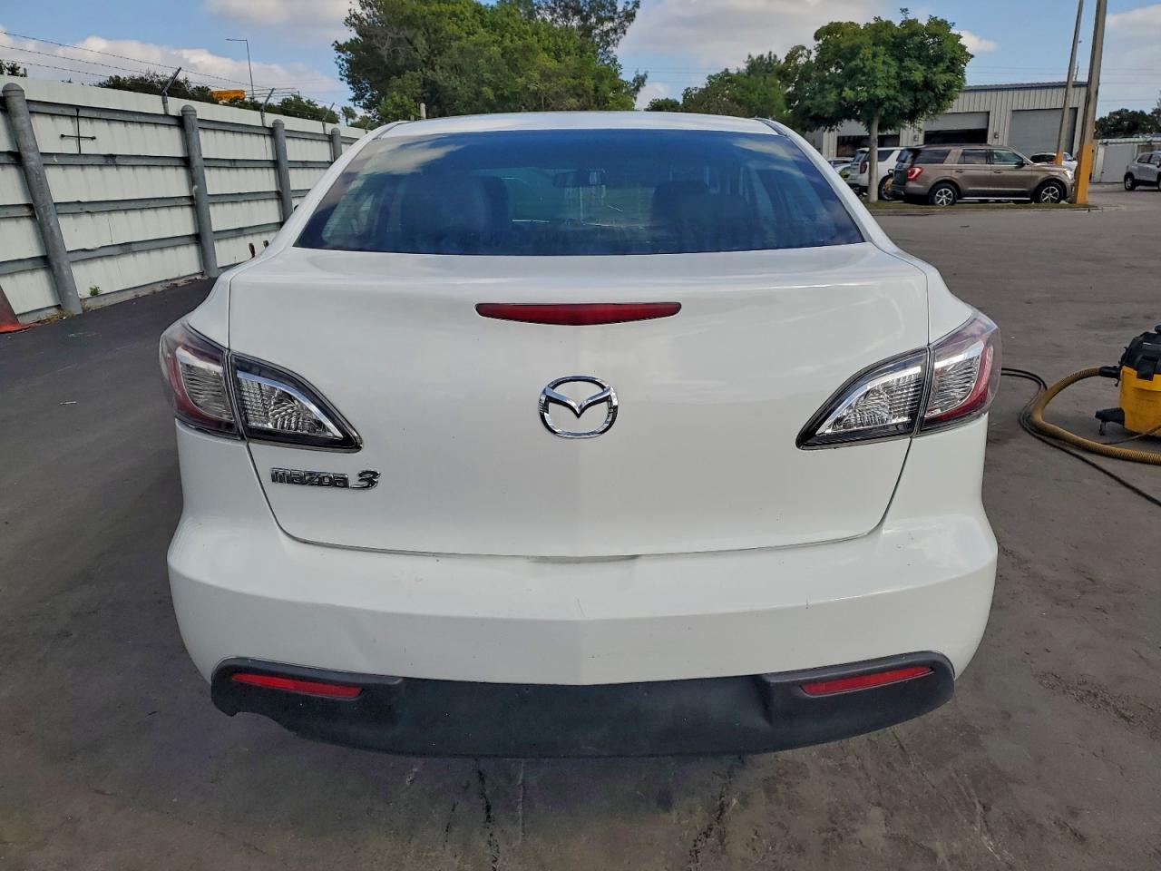 2011 Mazda 3 I VIN: JM1BL1VF5B1470203 Lot: 94767745