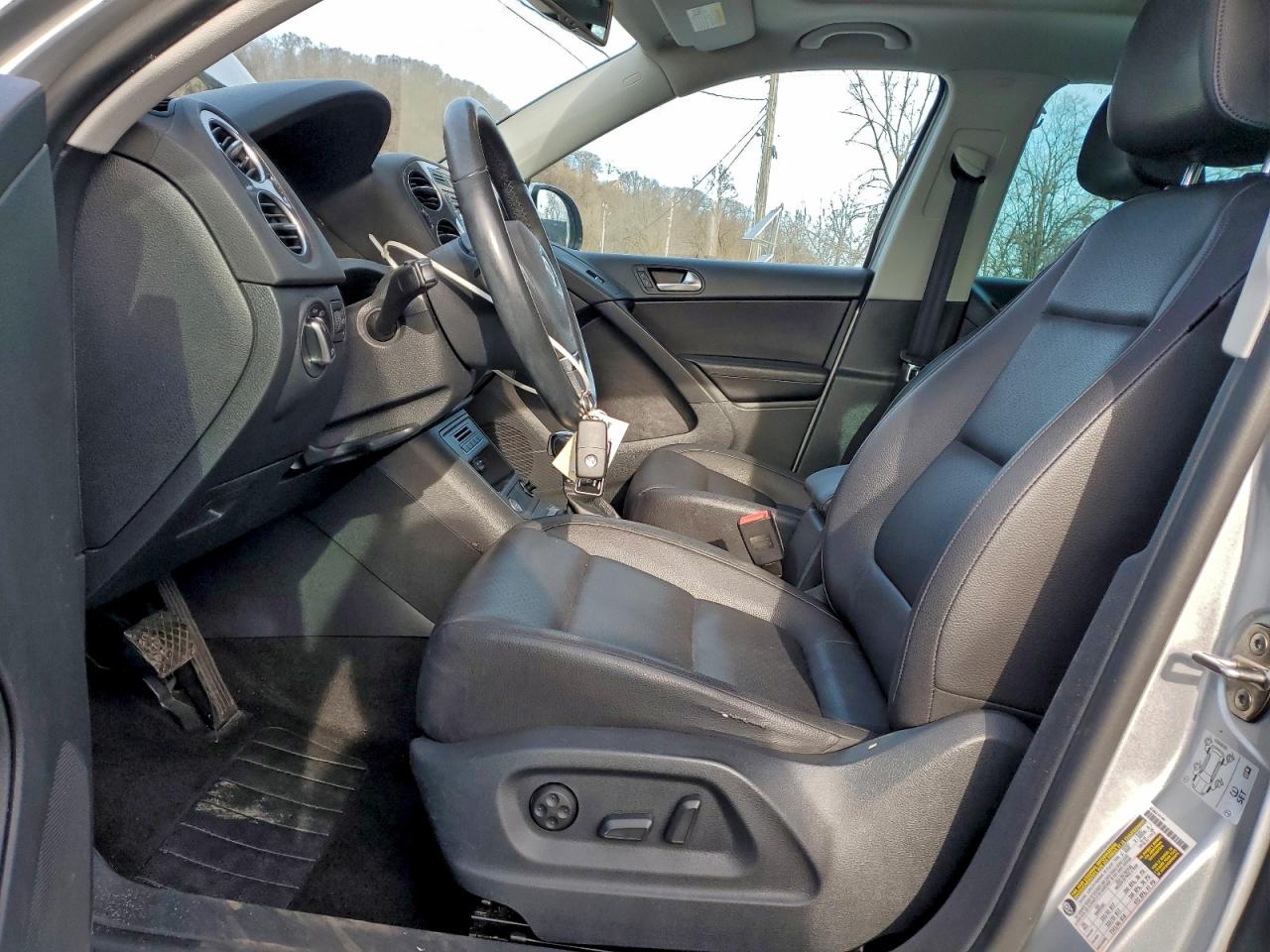 2017 Volkswagen Tiguan Wolfsburg VIN: WVGSV7AX9HW509216 Lot: 94930745