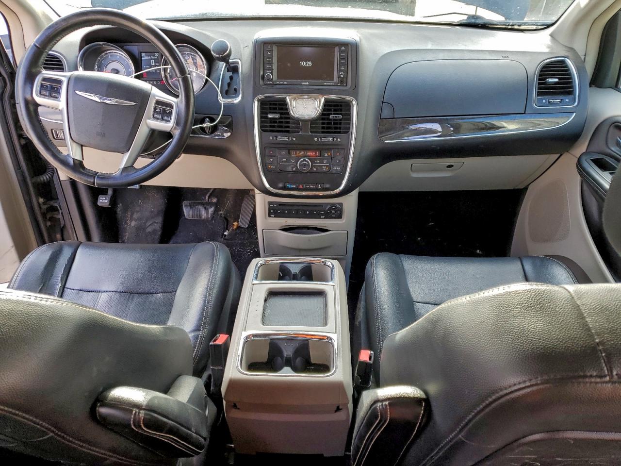 2011 Chrysler Town & Country Touring L VIN: 2A4RR8DG3BR796703 Lot: 95414785