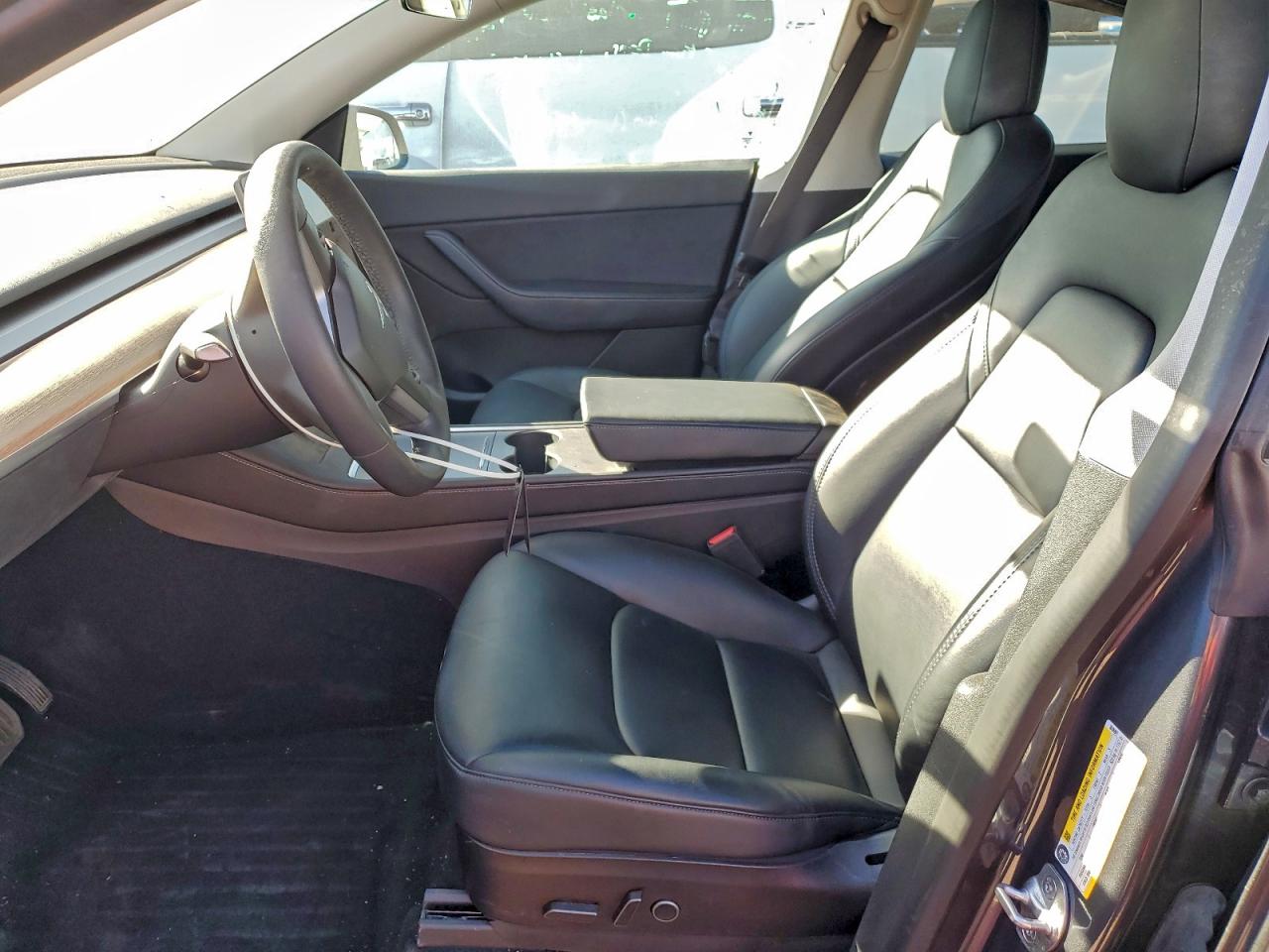 2022 Tesla Model Y VIN: 7SAYGDEE3NF360692 Lot: 92936175