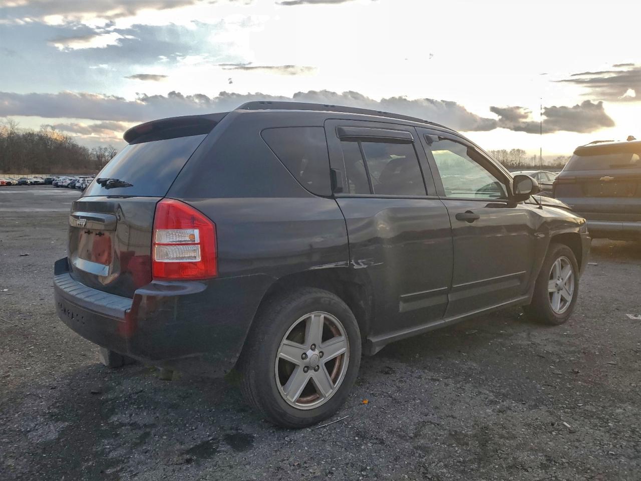 2008 Jeep Compass Sport VIN: 1J8FT47018D775967 Lot: 98010195