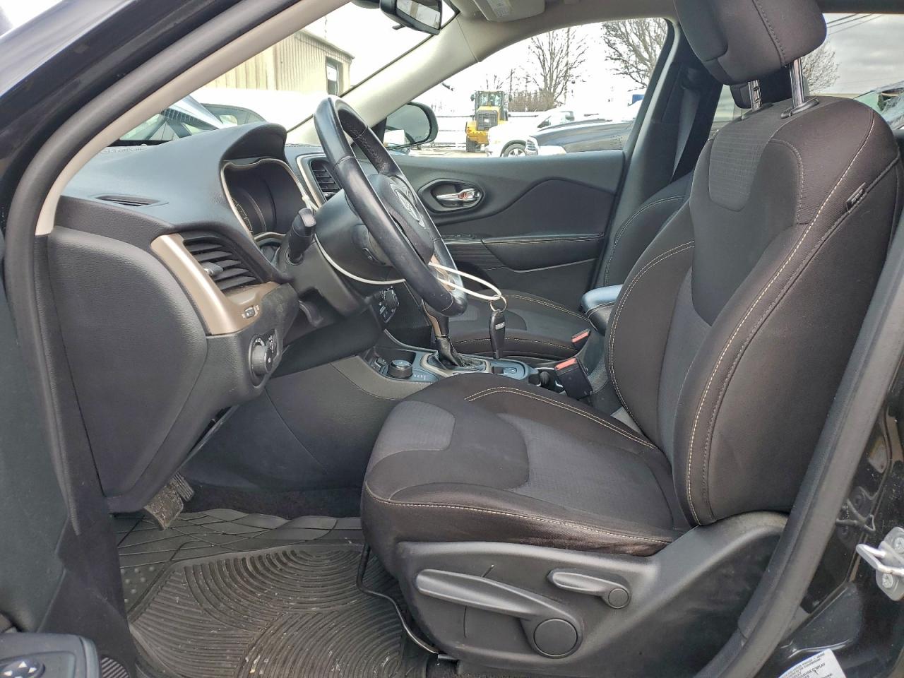 2015 Jeep Cherokee Latitude VIN: 1C4PJMCS1FW623066 Lot: 95549295