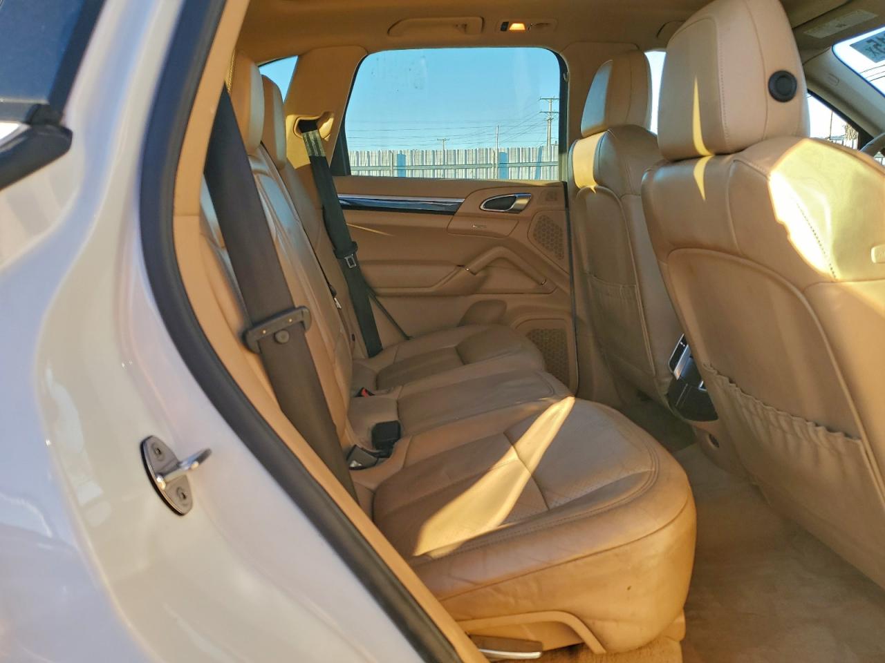 2017 Porsche Cayenne Se Hybrid Platinum VIN: WP1AE2A22HLA71632 Lot: 95040015