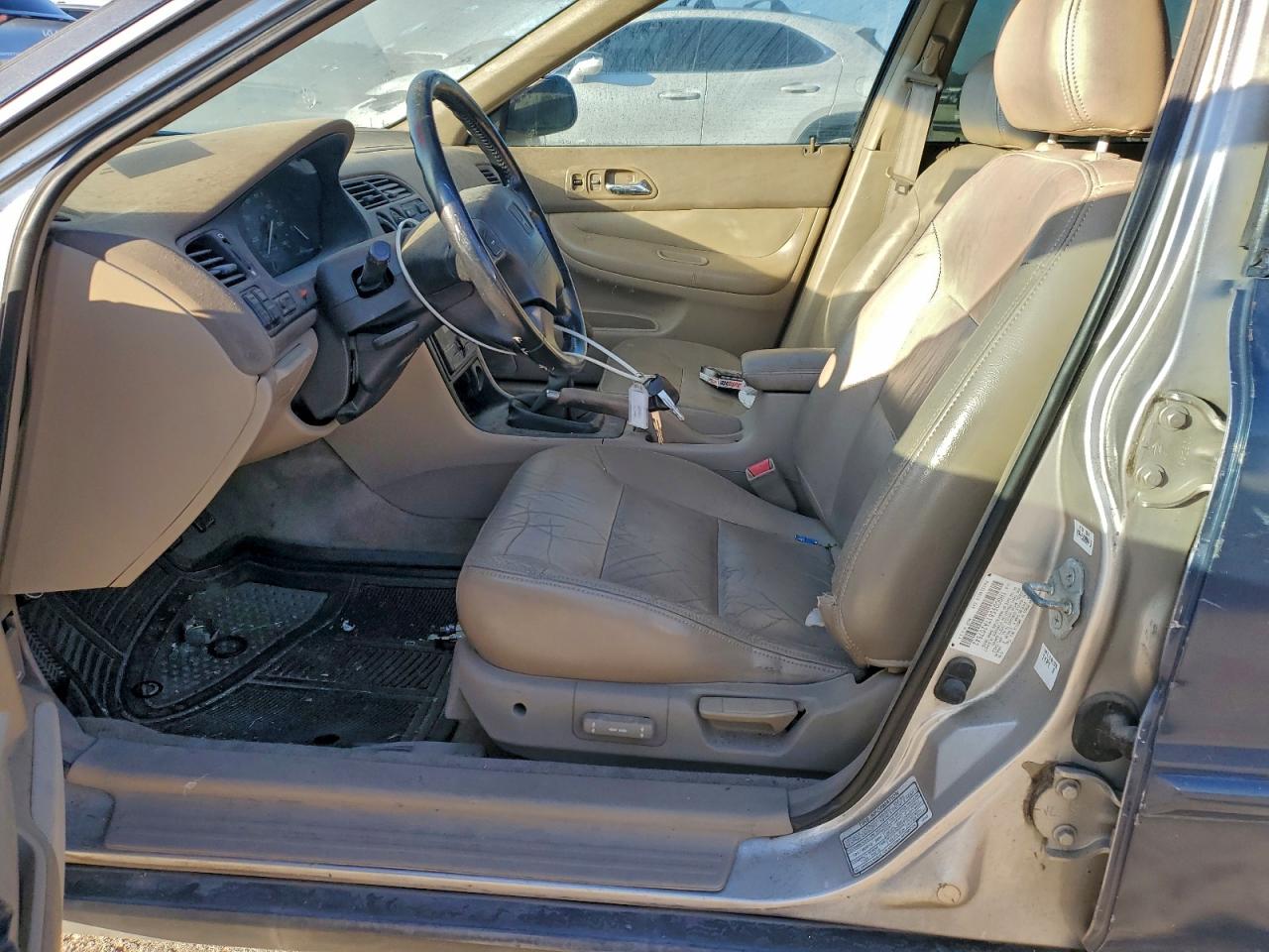 1996 Honda Accord Ex VIN: 1HGCD5561TA207542 Lot: 96100005