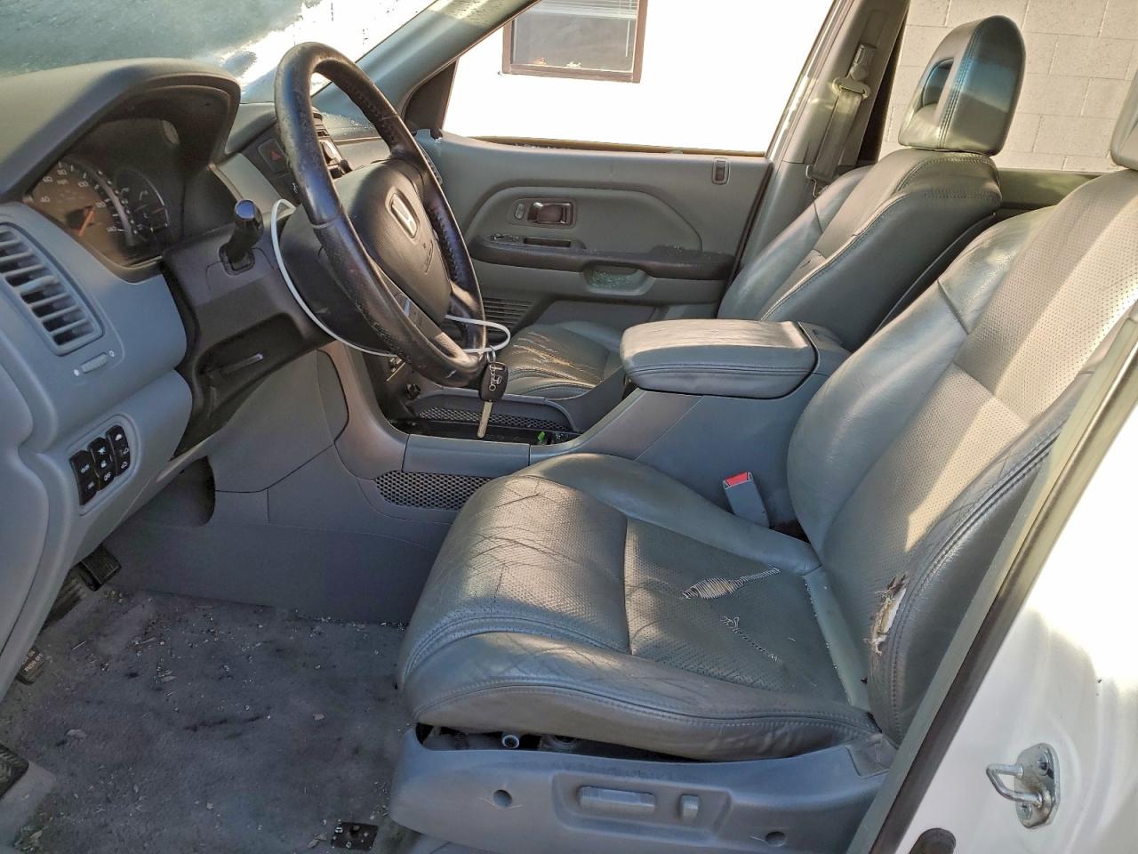 2005 Honda Pilot Exl VIN: 5FNYF18505B001049 Lot: 94721125