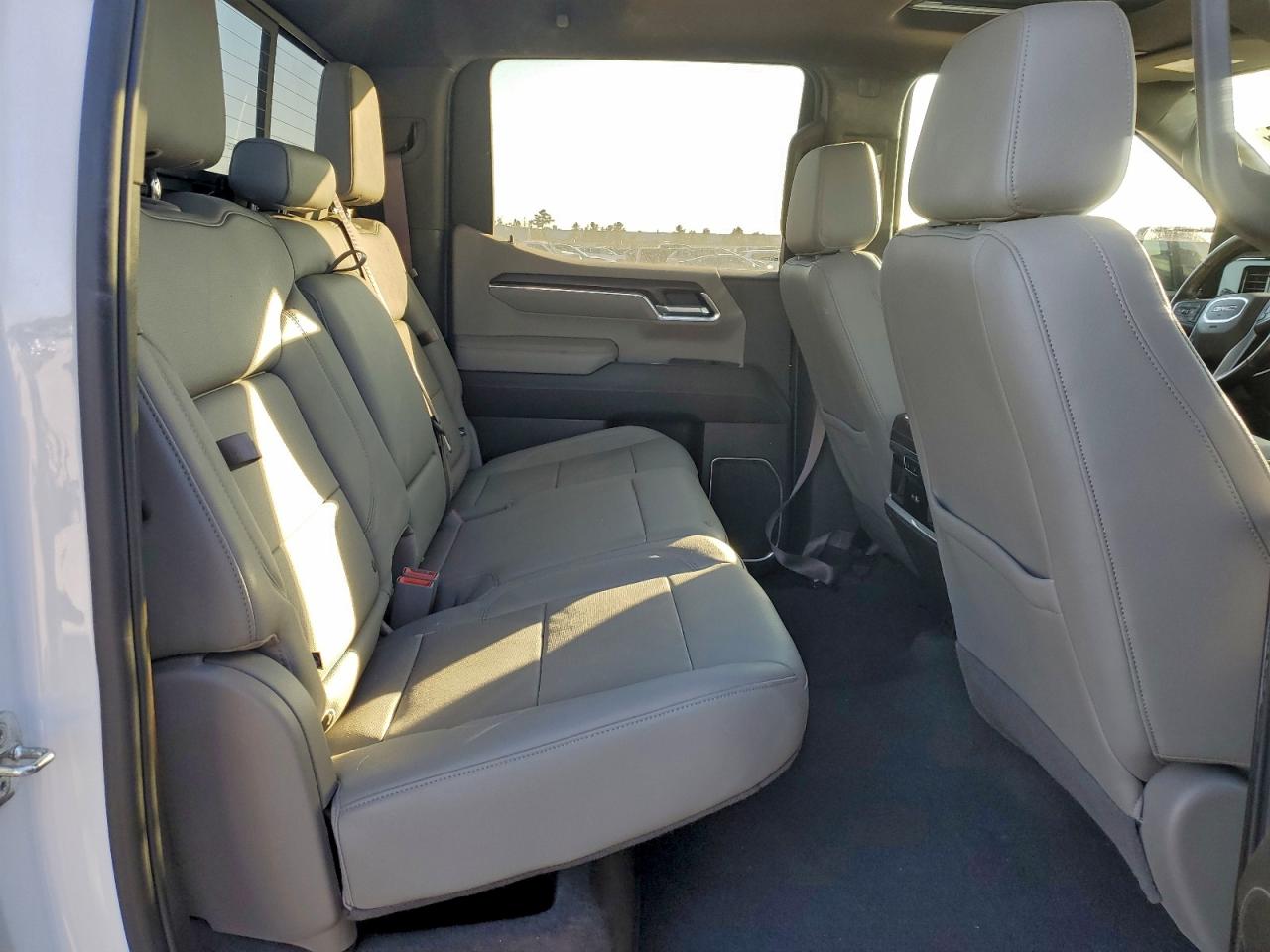 2022 GMC Sierra K1500 Slt VIN: 3GTUUDED6NG548581 Lot: 96137105