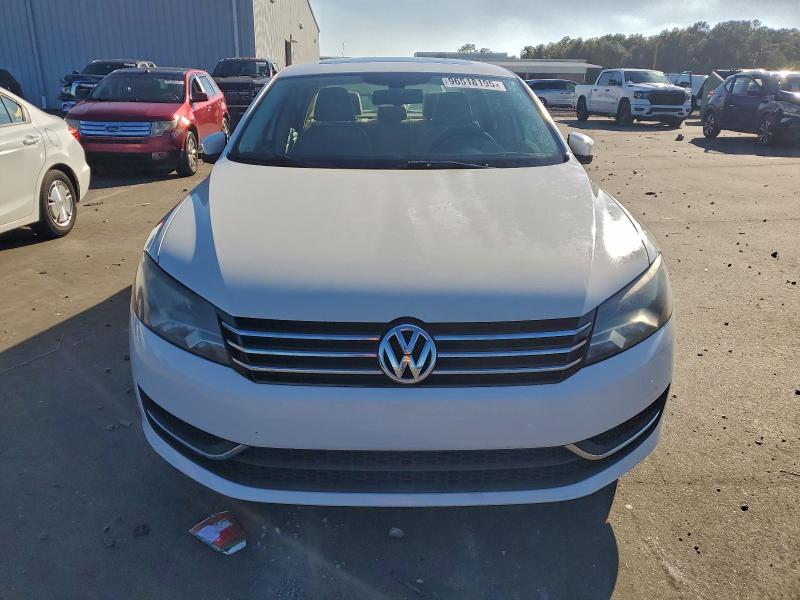 Sedans VOLKSWAGEN PASSAT 2012 Biały