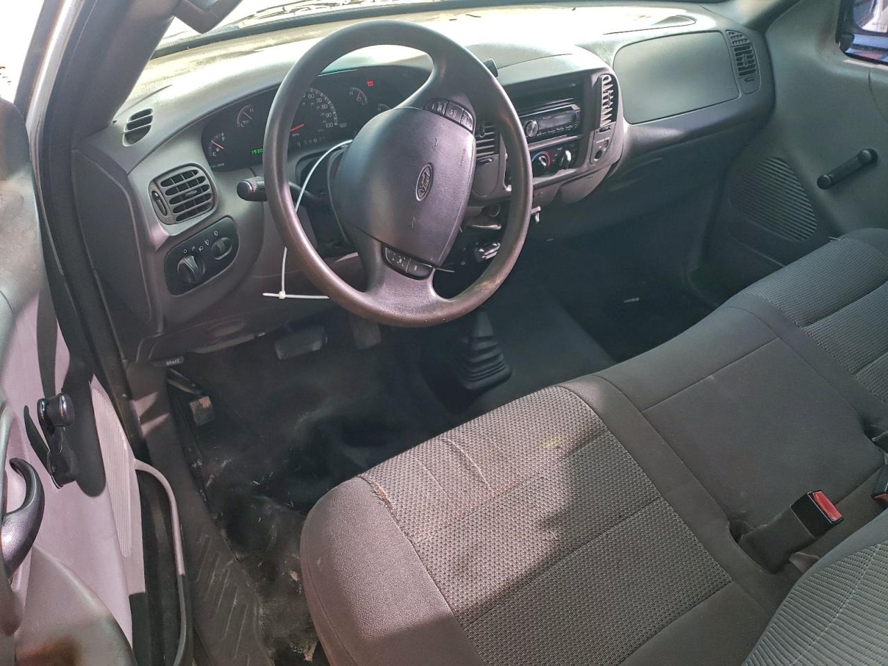 2002 Ford F150 VIN: 1FTRF18LX2NB05774 Lot: 94270525