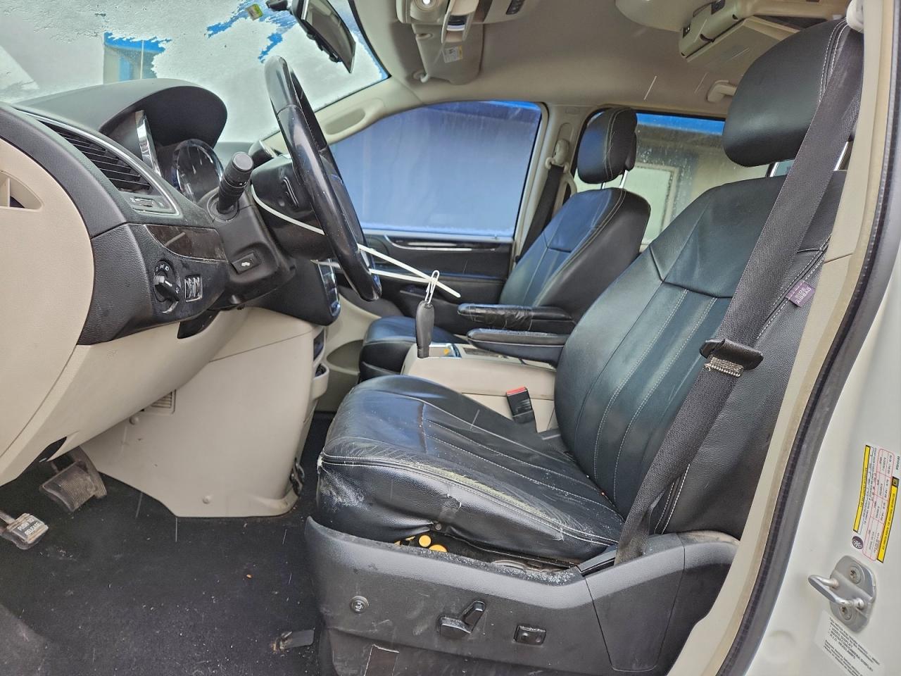 2011 Chrysler Town & Country Touring VIN: 2A4RR5DG7BR645460 Lot: 94927535