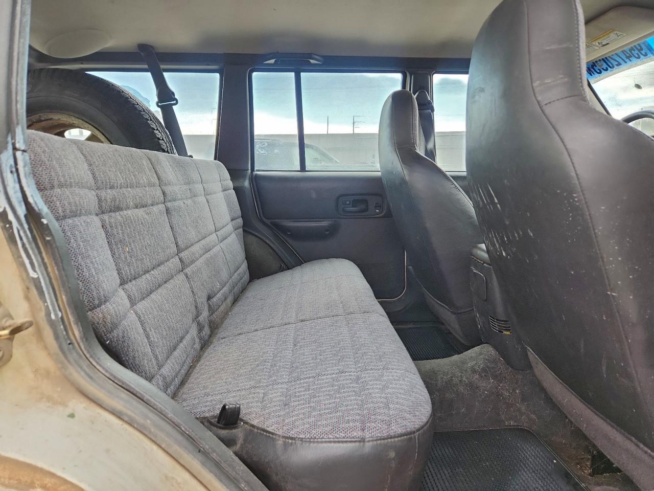 2001 Jeep Cherokee Sport VIN: 1J4FF48S01L597568 Lot: 95472095