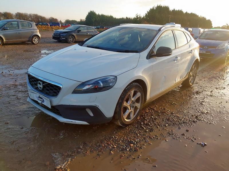 2014 VOLVO V40 D2 CROSS COUNTRY LUX 5DR POWERSHIFT for sale at Copart WISBECH