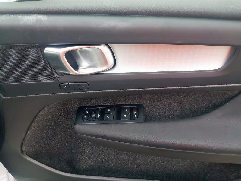 2025 VOLVO XC40 2.0 B3P PLUS DARK 5DR AUTO