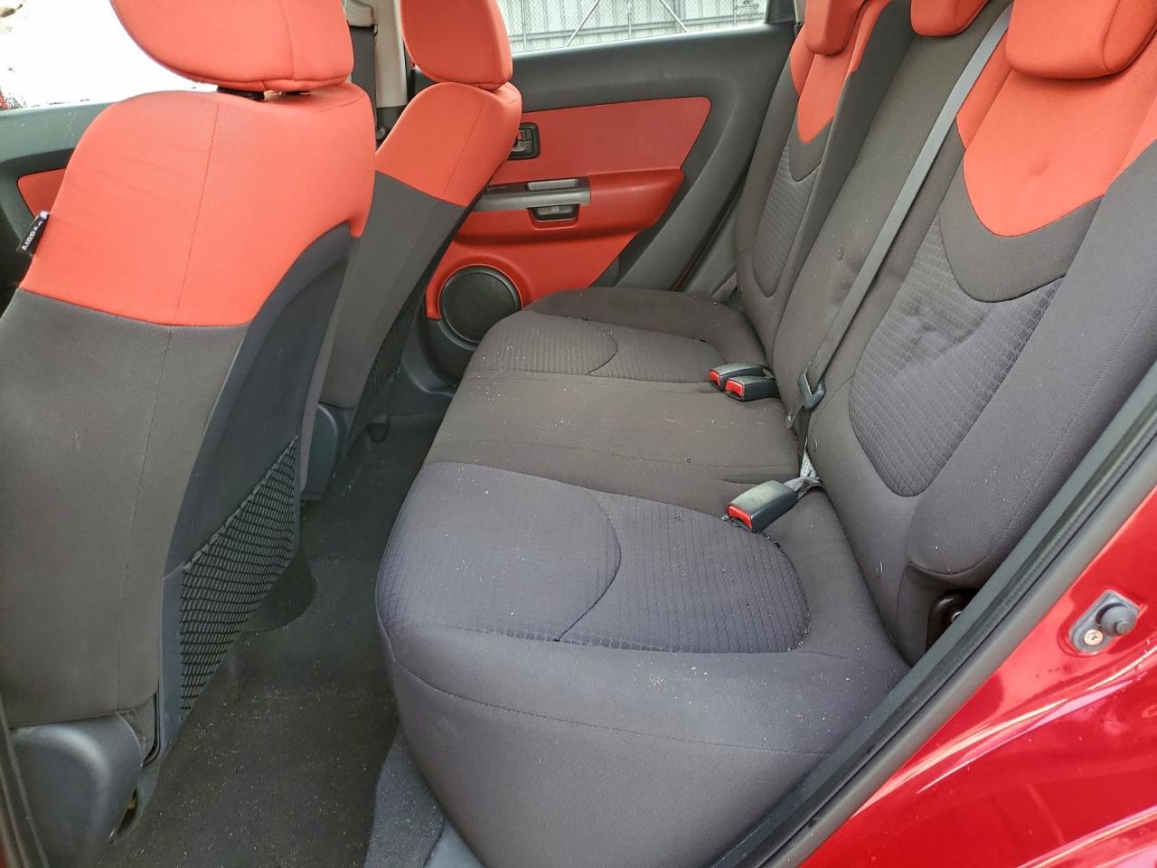 2010 Kia Soul + VIN: KNDJT2A22A7041732 Lot: 96120445