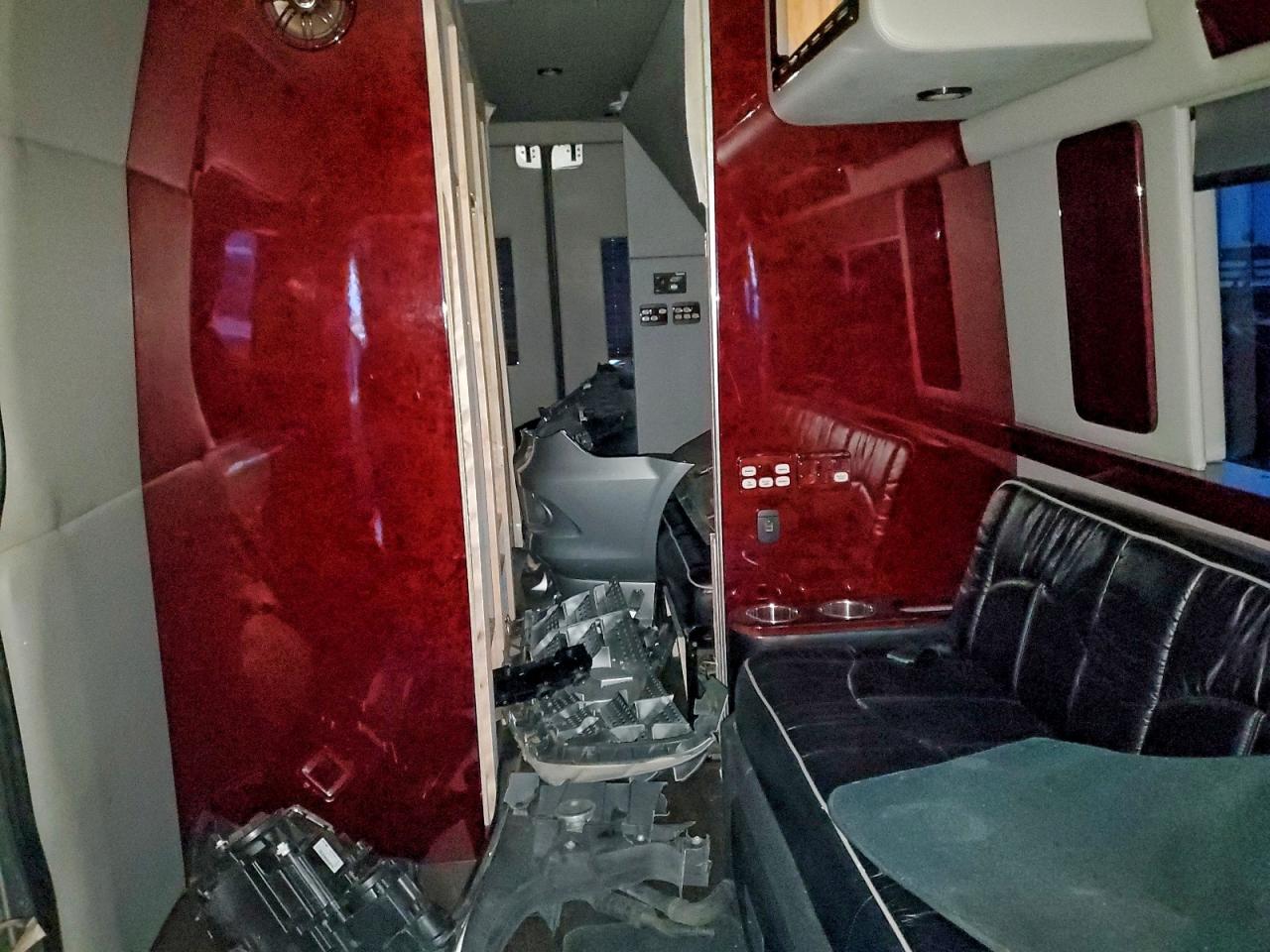 2015 Midwesigns Weekermd4L - Rv VIN: WD3PF4CC0FP160335 Lot: 94572555