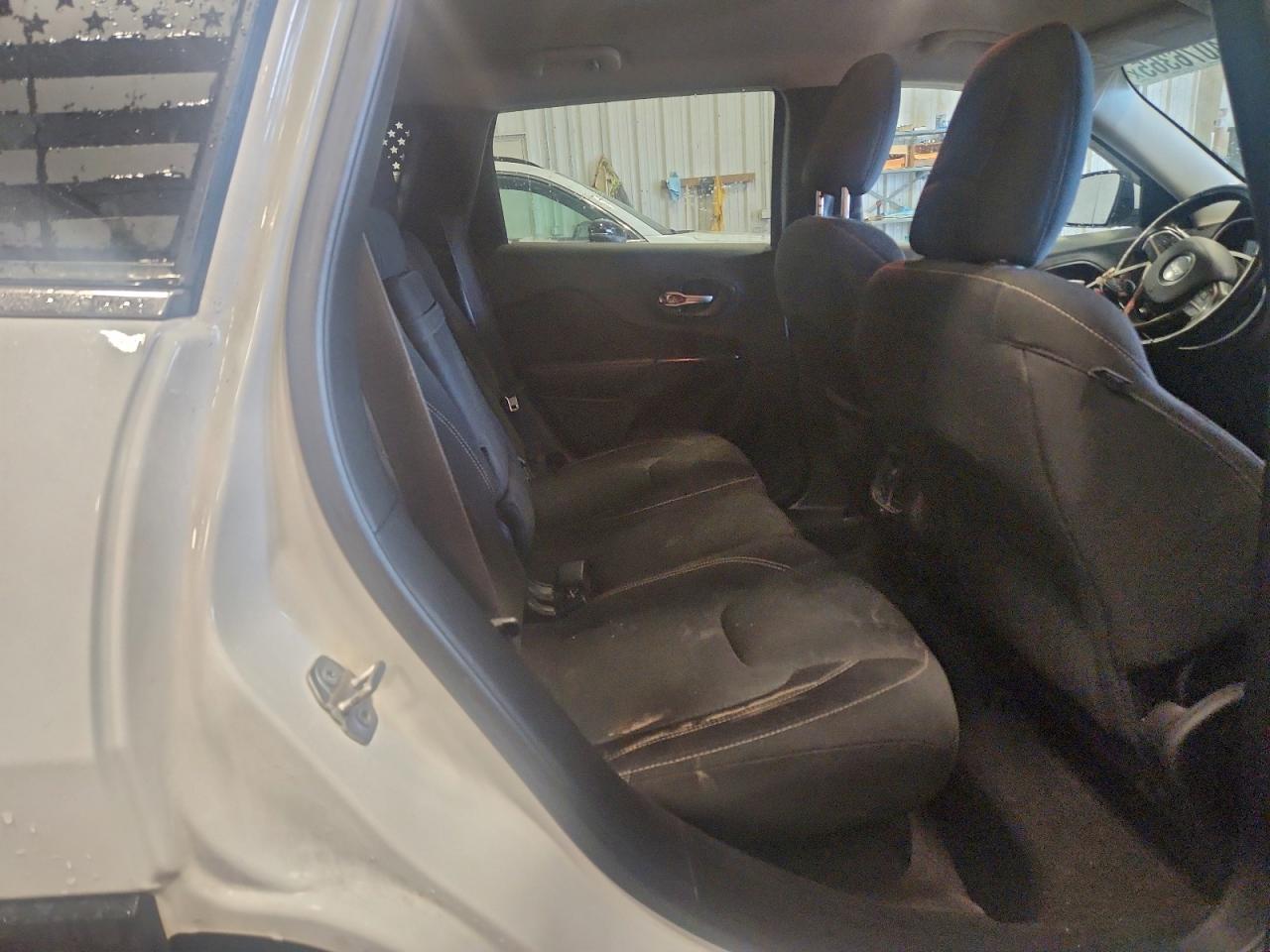 2016 Jeep Cherokee Latitude VIN: 1C4PJMCS9GW198634 Lot: 94076365