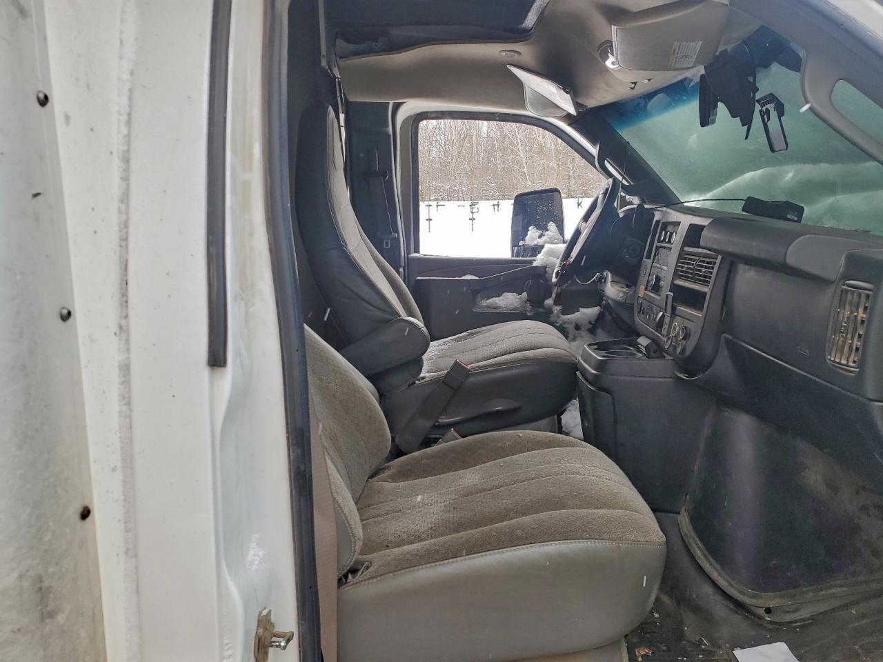 2021 GMC Savana - Box Truck VIN: 7GZ37TC73MN010004 Lot: 95521725