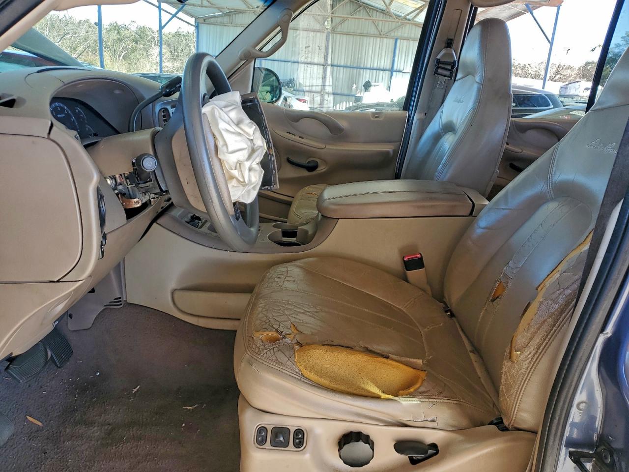 2000 Ford Expedition Eddie Bauer VIN: 1FMRU17LXYLA00143 Lot: 95828105