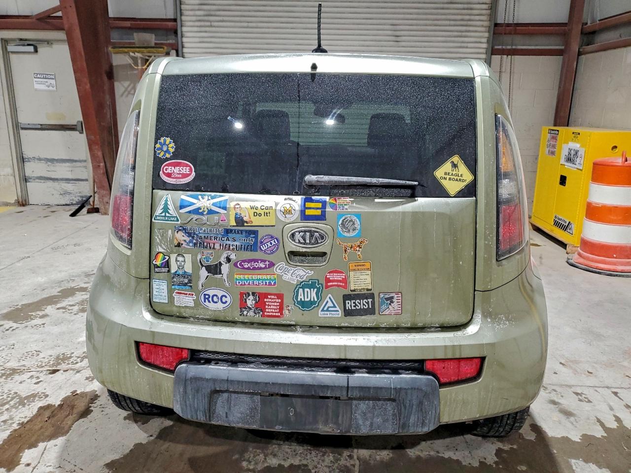 2011 Kia Soul + VIN: KNDJT2A23B7241648 Lot: 96263135