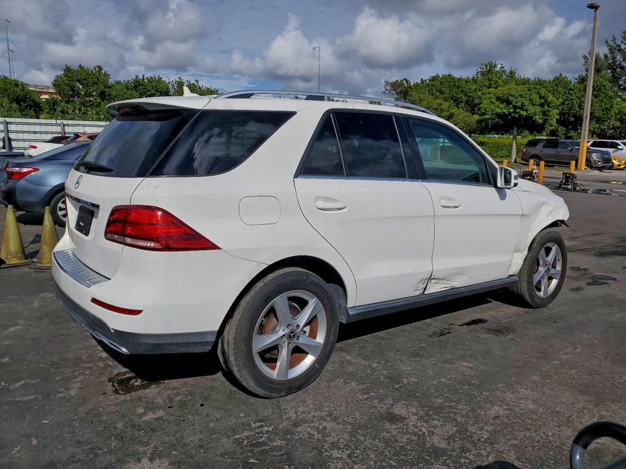 Фото: 4JGDA5JB8JB153691