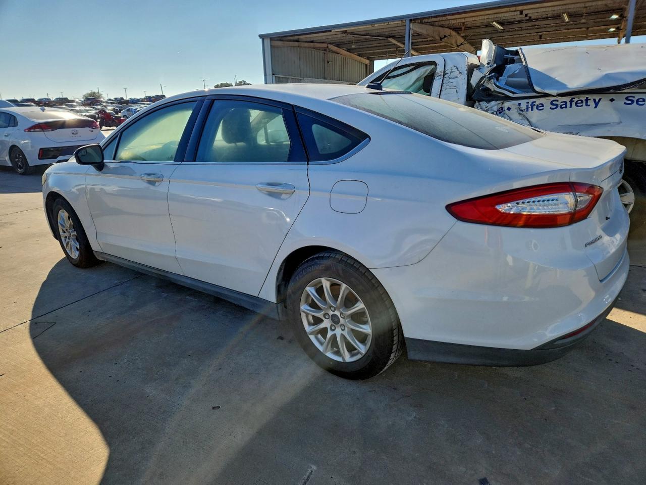 2015 Ford Fusion S VIN: 3FA6P0G70FR118251 Lot: 95202685