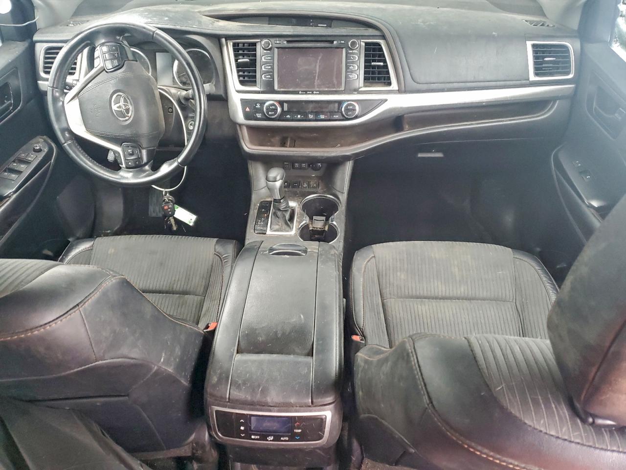 2018 Toyota Highlander Le VIN: 5TDBZRFH3JS894297 Lot: 85440535