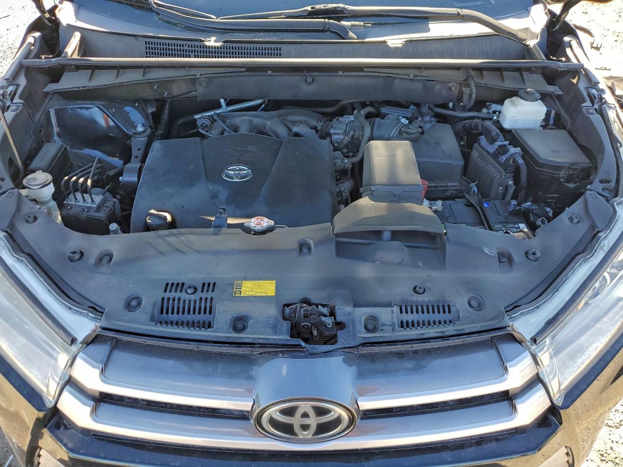 2019 Toyota Highlander Se VIN: 5TDKZRFH9KS565234 Lot: 94976645