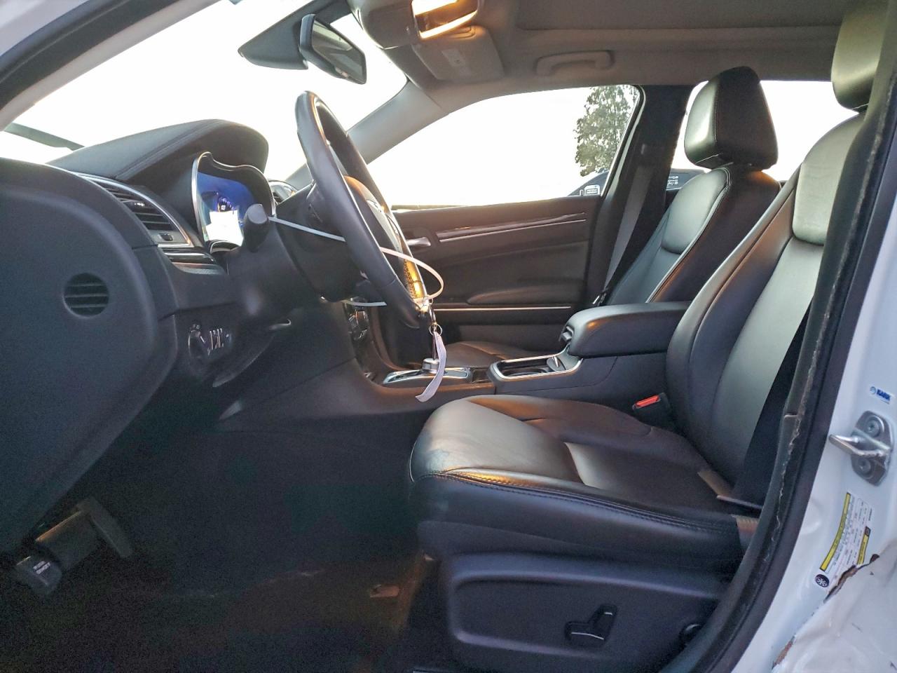 2019 Chrysler 300 Touring VIN: 2C3CCAAG2KH548042 Lot: 94984435