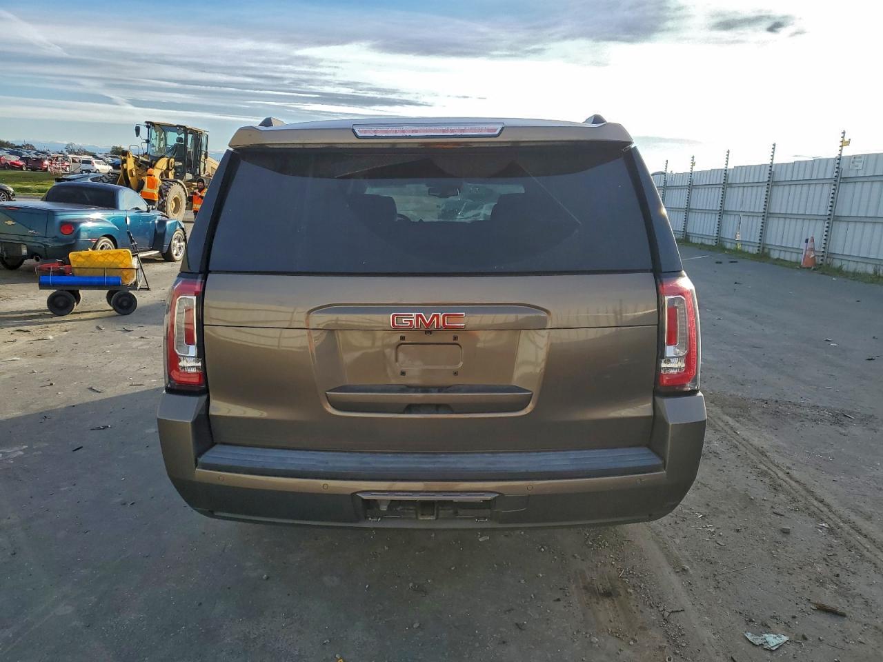 2015 GMC Yukon Xl K1500 Sle VIN: 1GKS2GEC3FR709223 Lot: 95018765