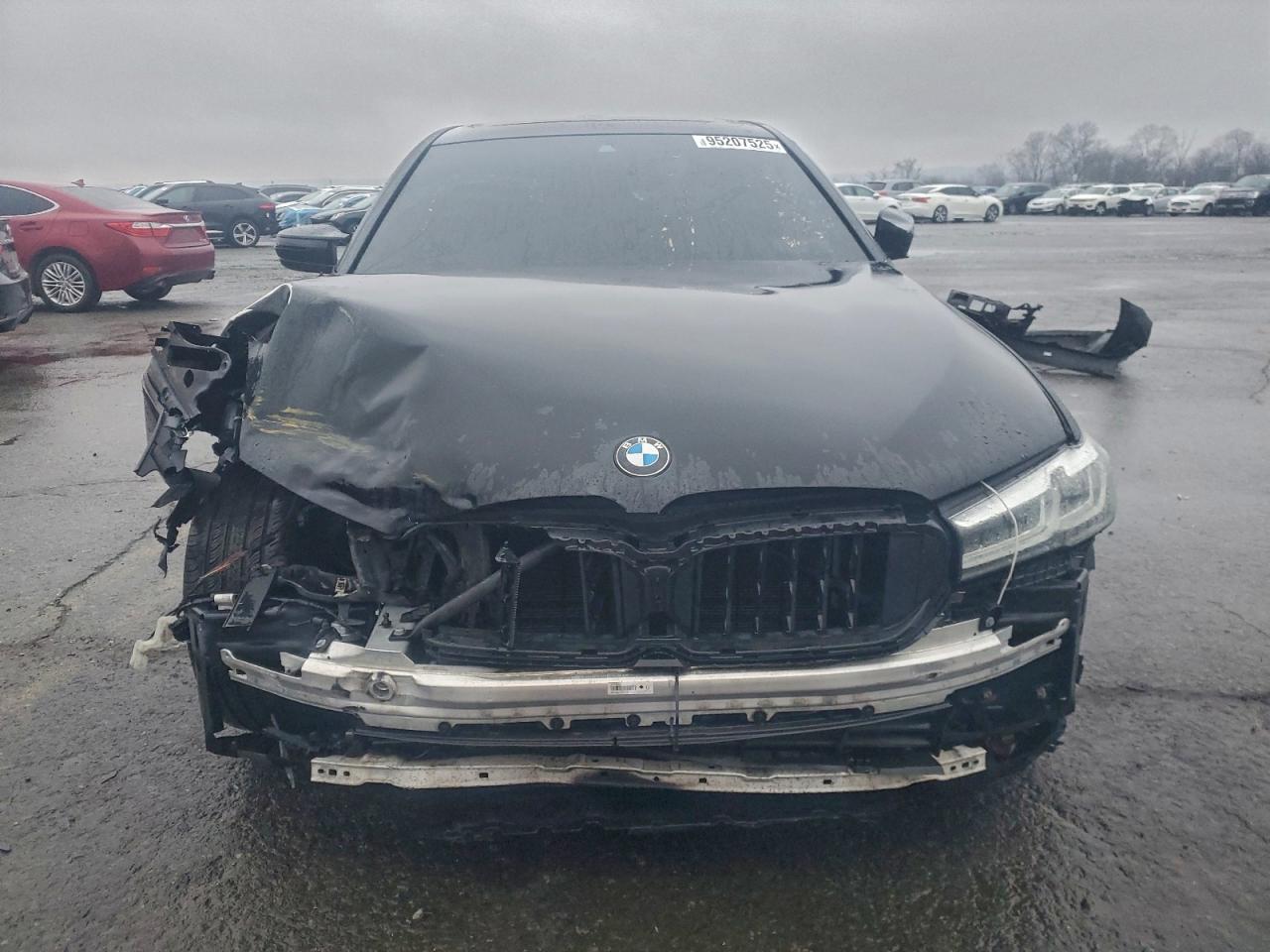 Фото: WBA13BJ0XNWX66938