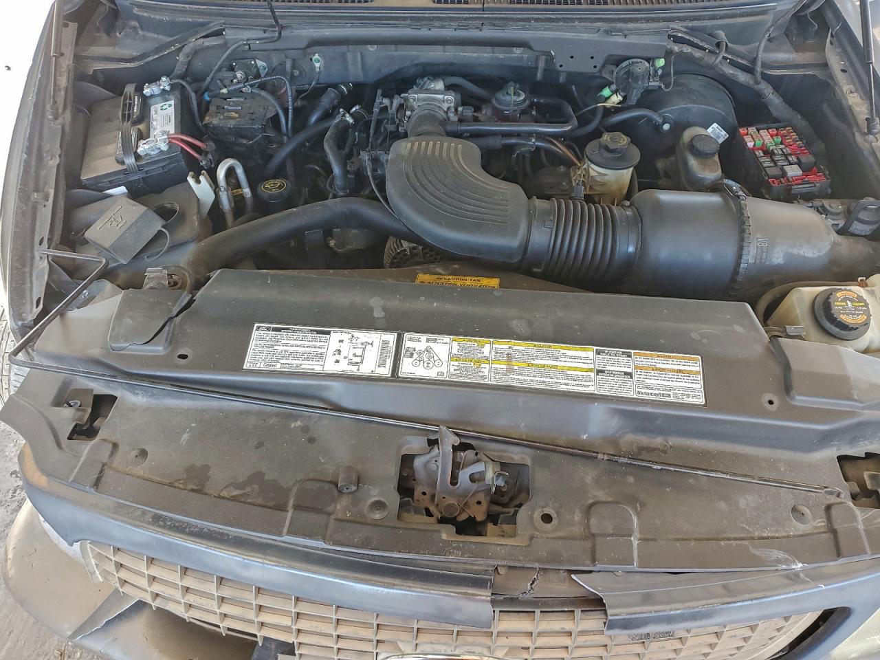 2000 Ford Expedition Eddie Bauer VIN: 1FMRU17LXYLA00143 Lot: 95828105