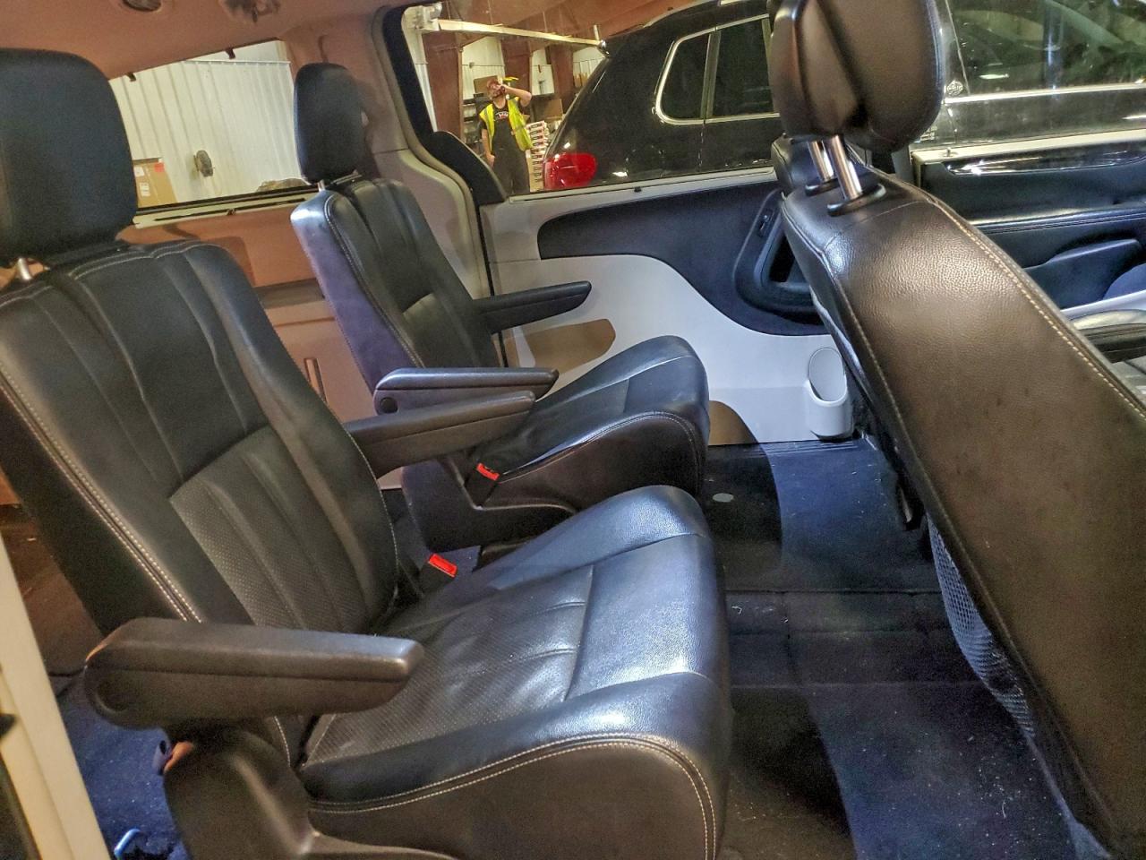 2016 Chrysler Town & Country Touring L VIN: 2C4RC1CG6GR164382 Lot: 94798735