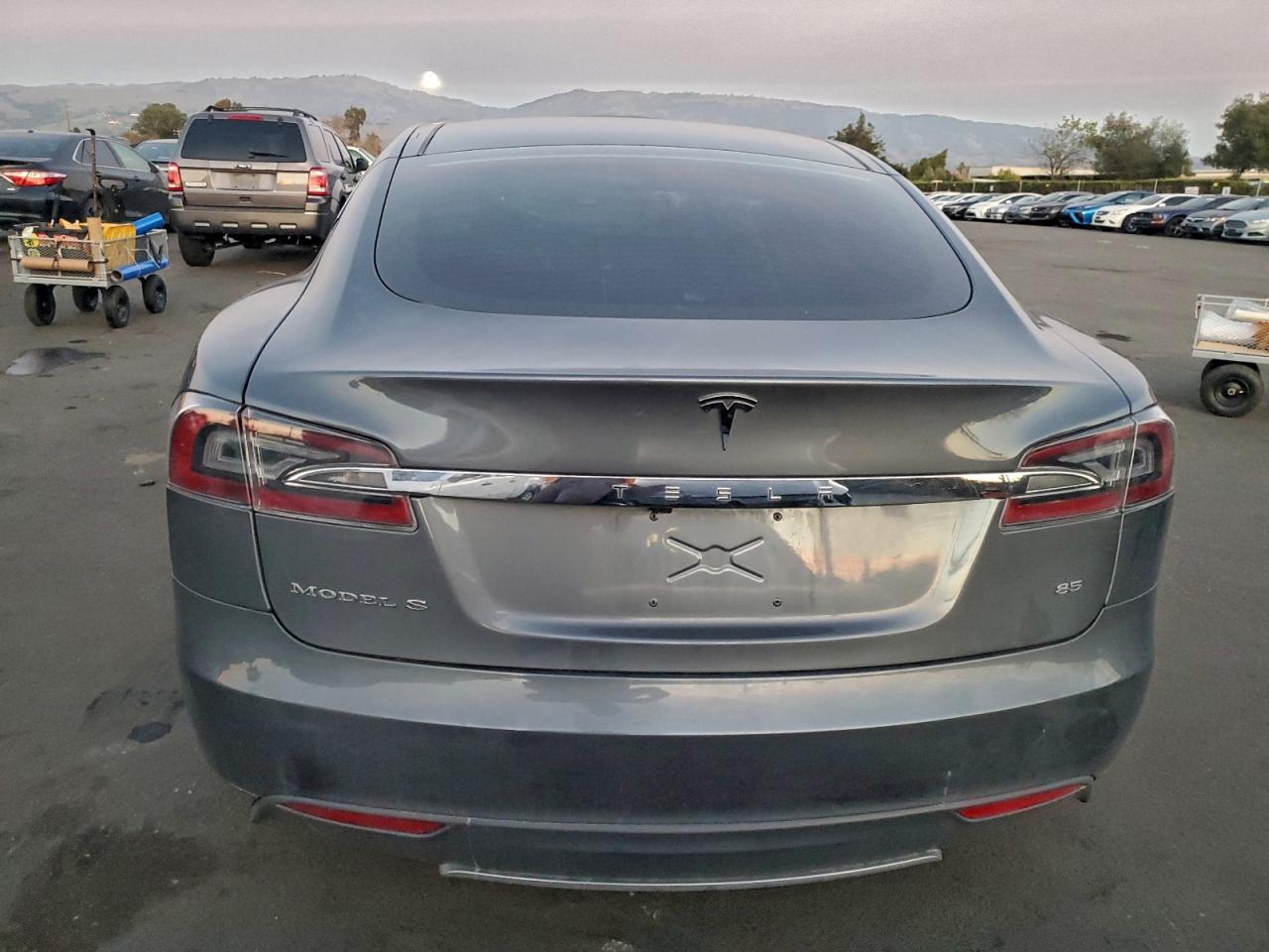 2014 Tesla Model S VIN: 5YJSA1H10EFP32887 Lot: 95186575