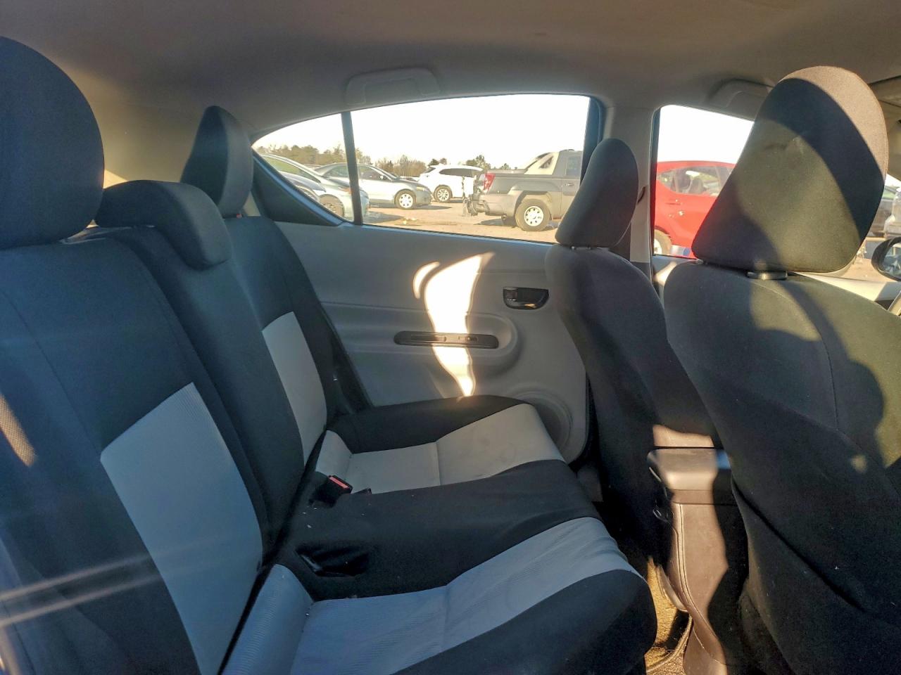 2013 Toyota Prius C VIN: JTDKDTB38D1058704 Lot: 94580155