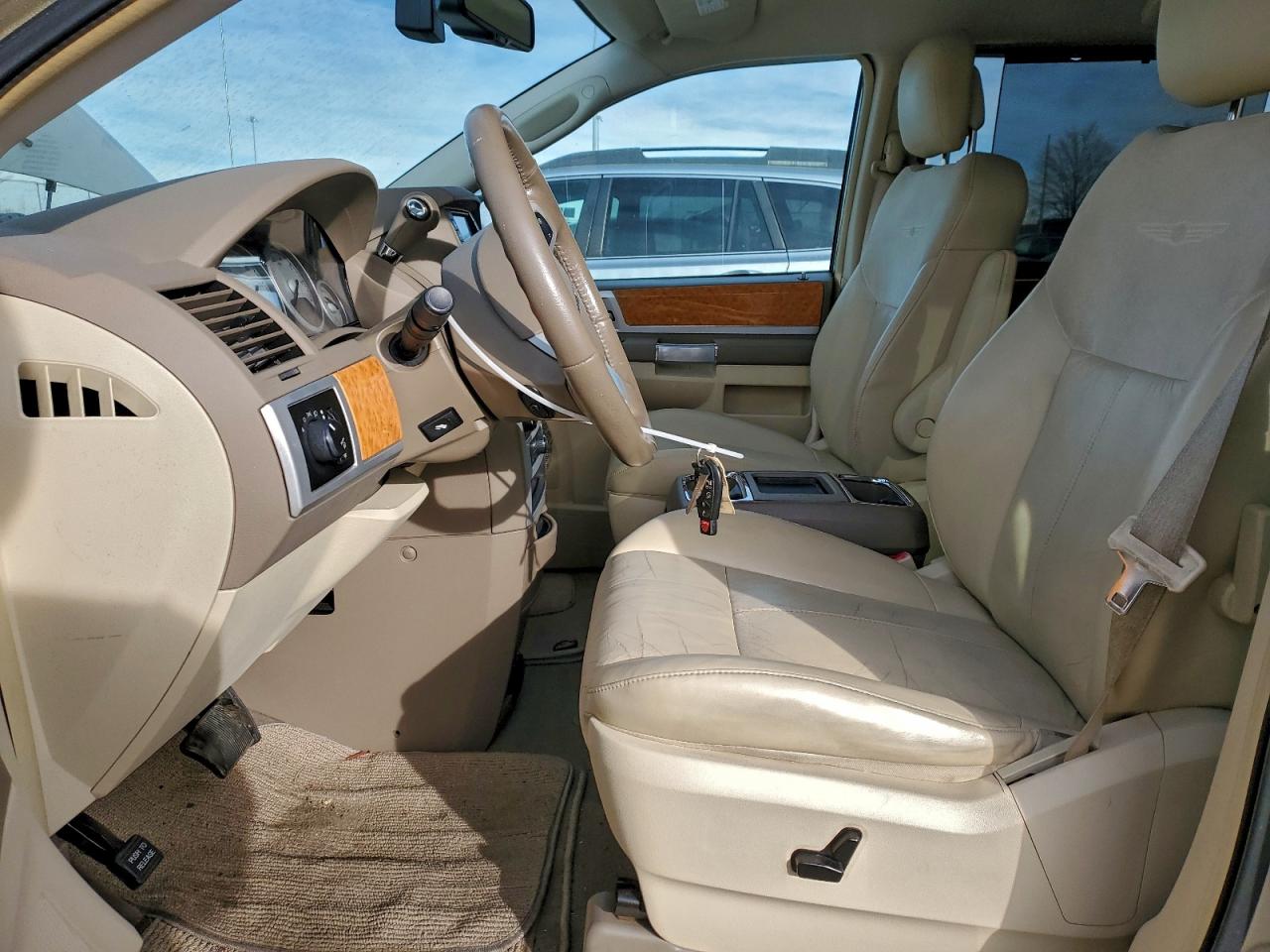 2010 Chrysler Town & Country Limited VIN: 2A4RR7DX3AR501852 Lot: 95120955