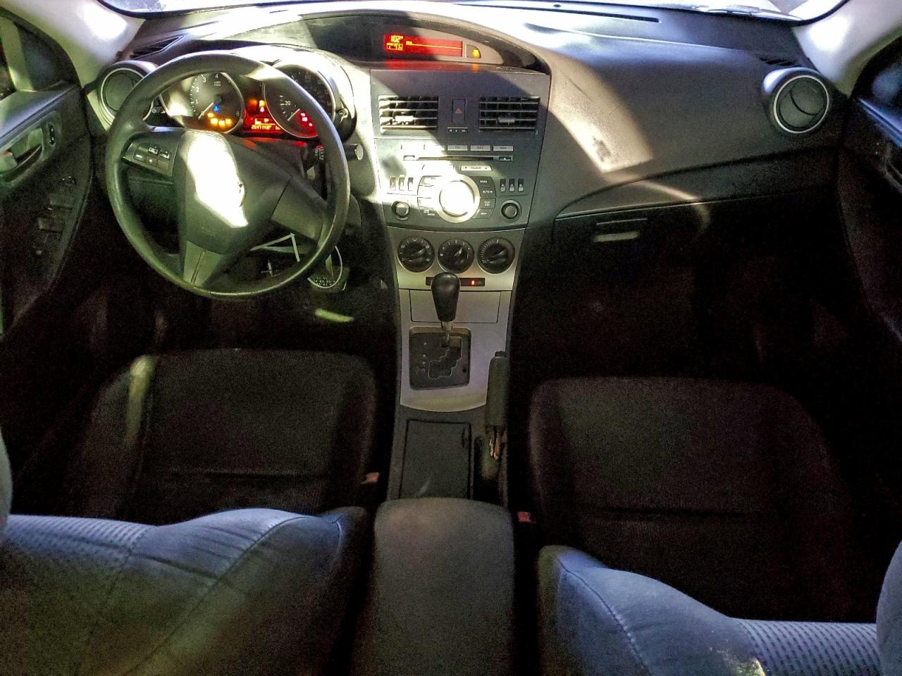 2011 Mazda 3 I VIN: JM1BL1UFXB1424237 Lot: 94897055