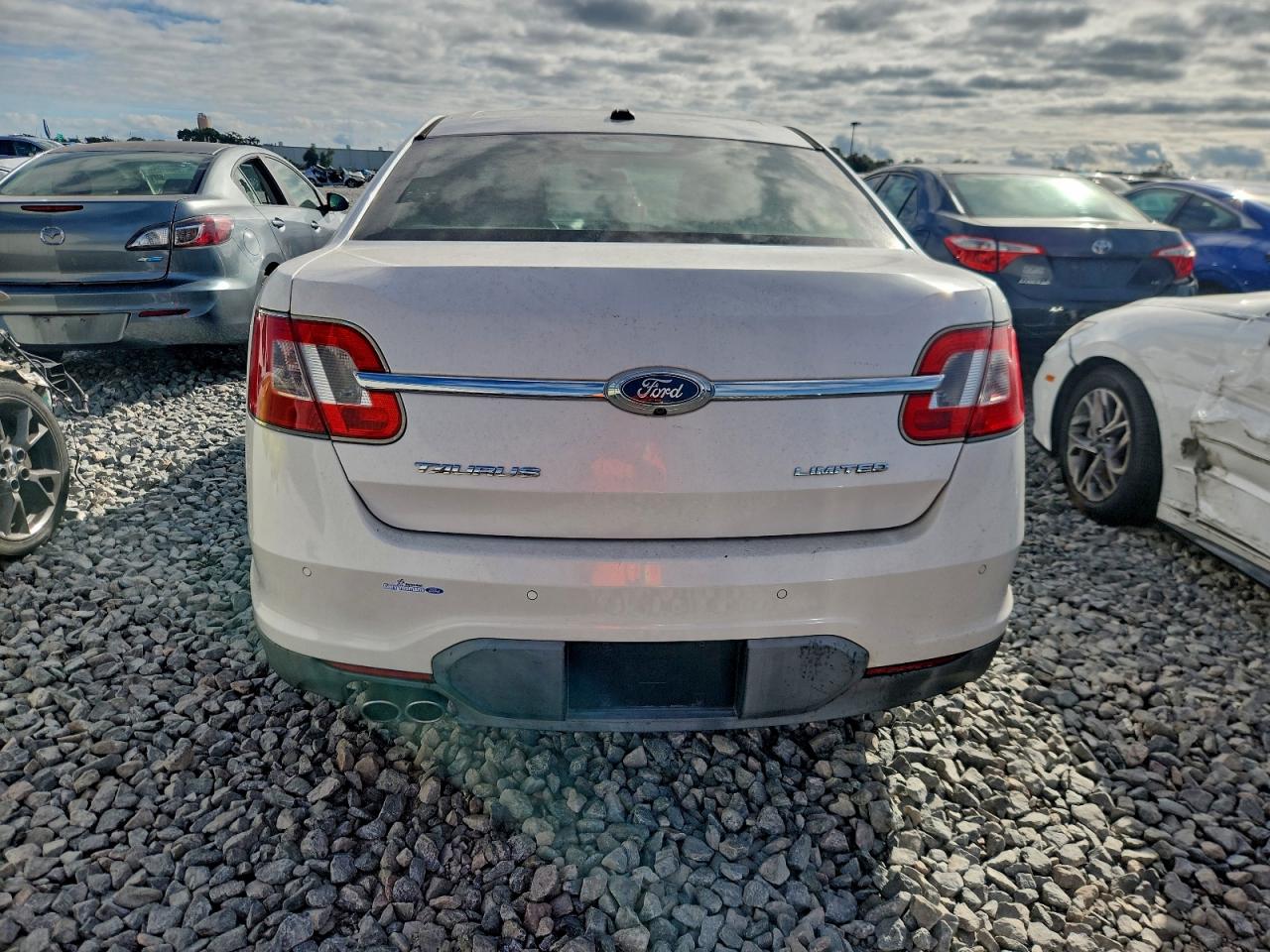 2011 Ford Taurus Limited VIN: 1FAHP2FW5BG135108 Lot: 94956655