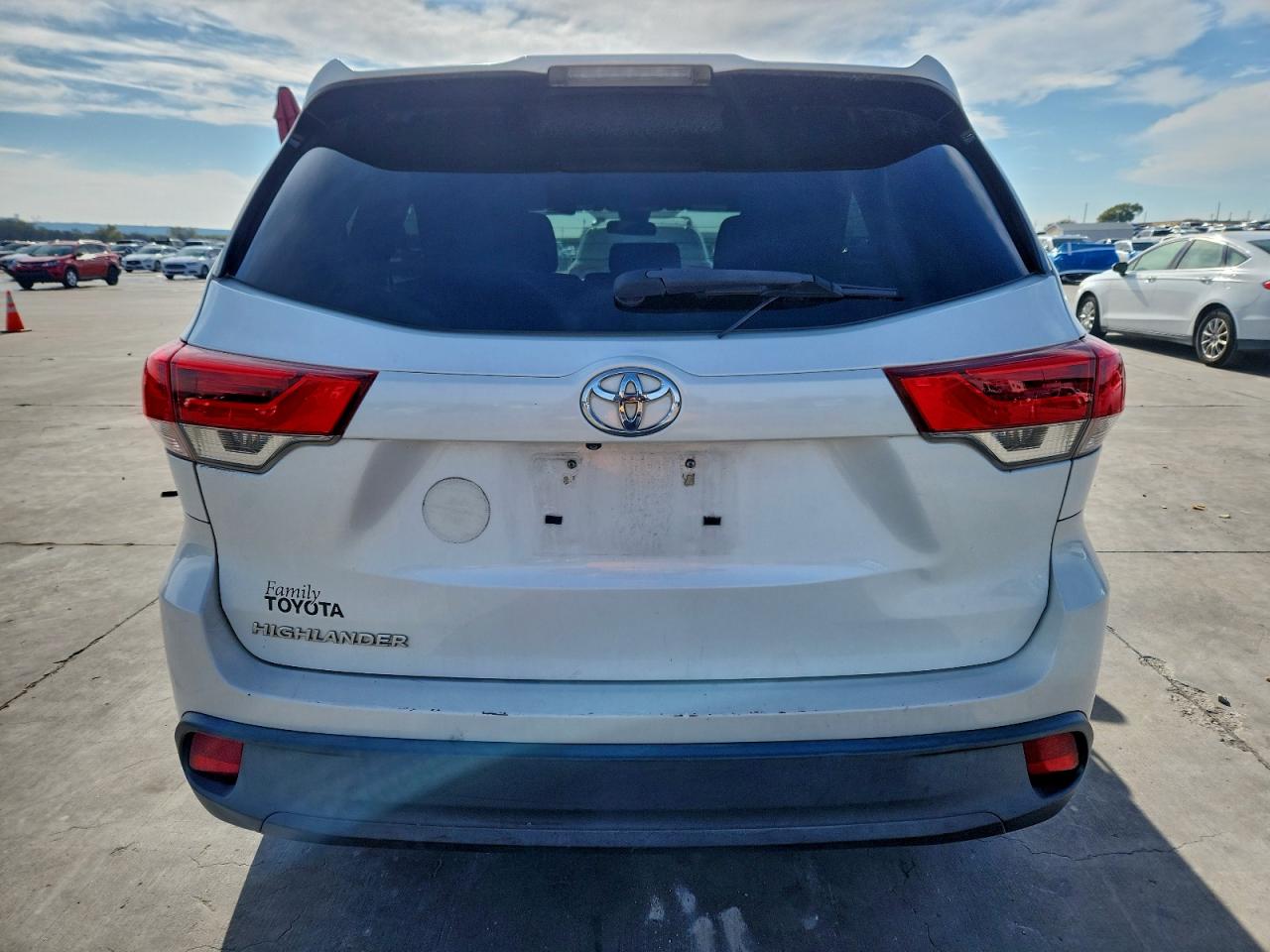 2017 Toyota Highlander Le VIN: 5TDZARFH1HS028372 Lot: 95085725