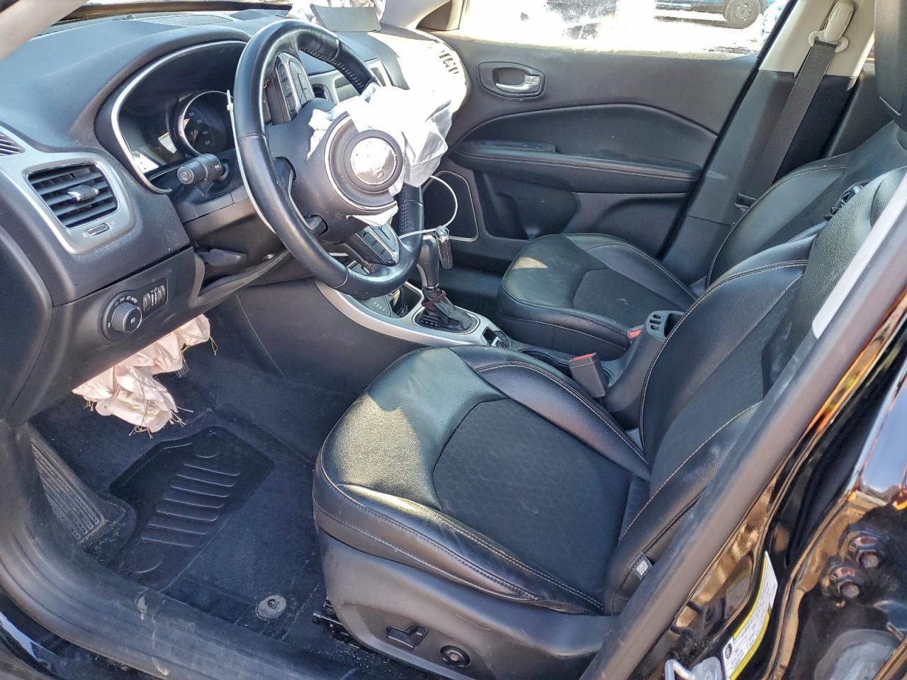 2018 Jeep Compass Latitude VIN: 3C4NJDBB9JT174968 Lot: 95082415