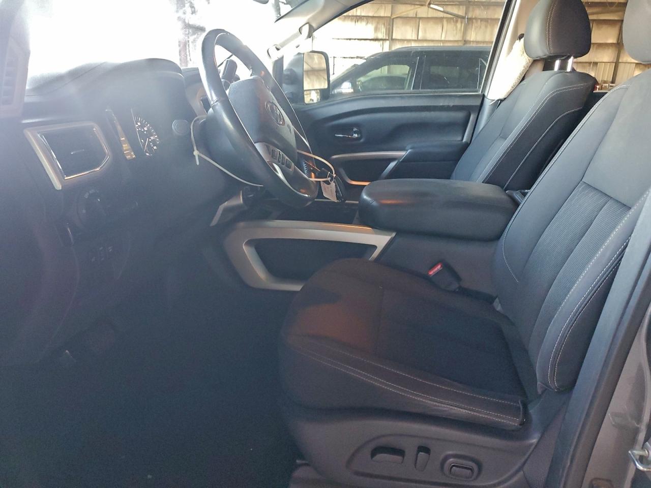 2017 Nissan Titan Sv VIN: 1N6AA1E57HN563263 Lot: 95488175