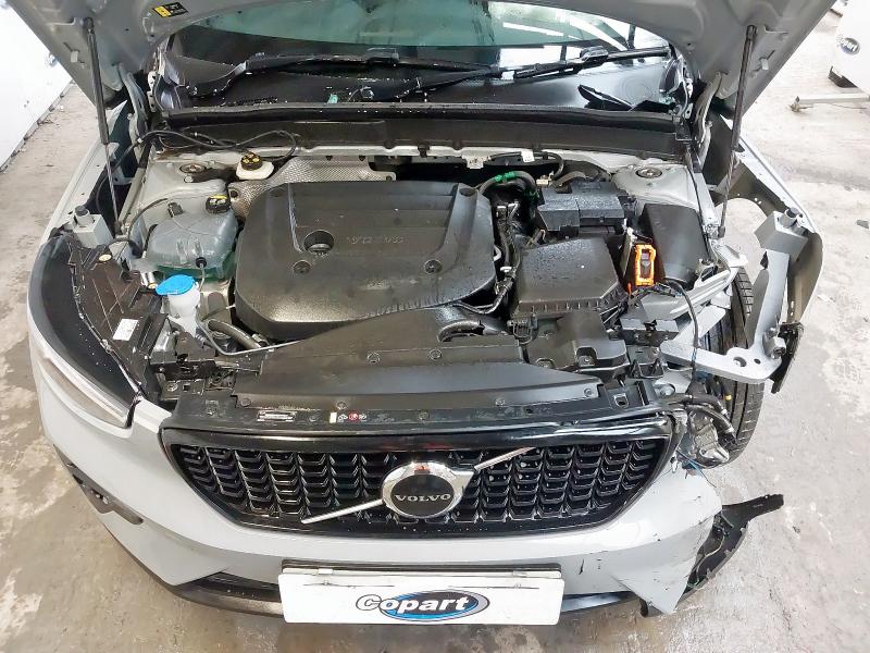 2024 VOLVO XC40 2.0 B3P PLUS DARK 5DR AUTO